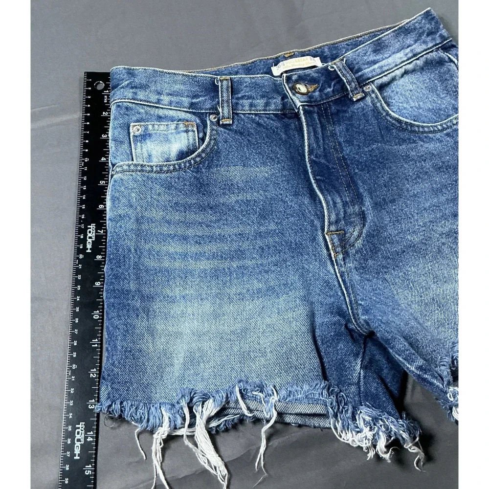 Pull&Bear Womens High Waisted Raw Hem Denim Shorts Medium Wash Blue Size 26 US 4